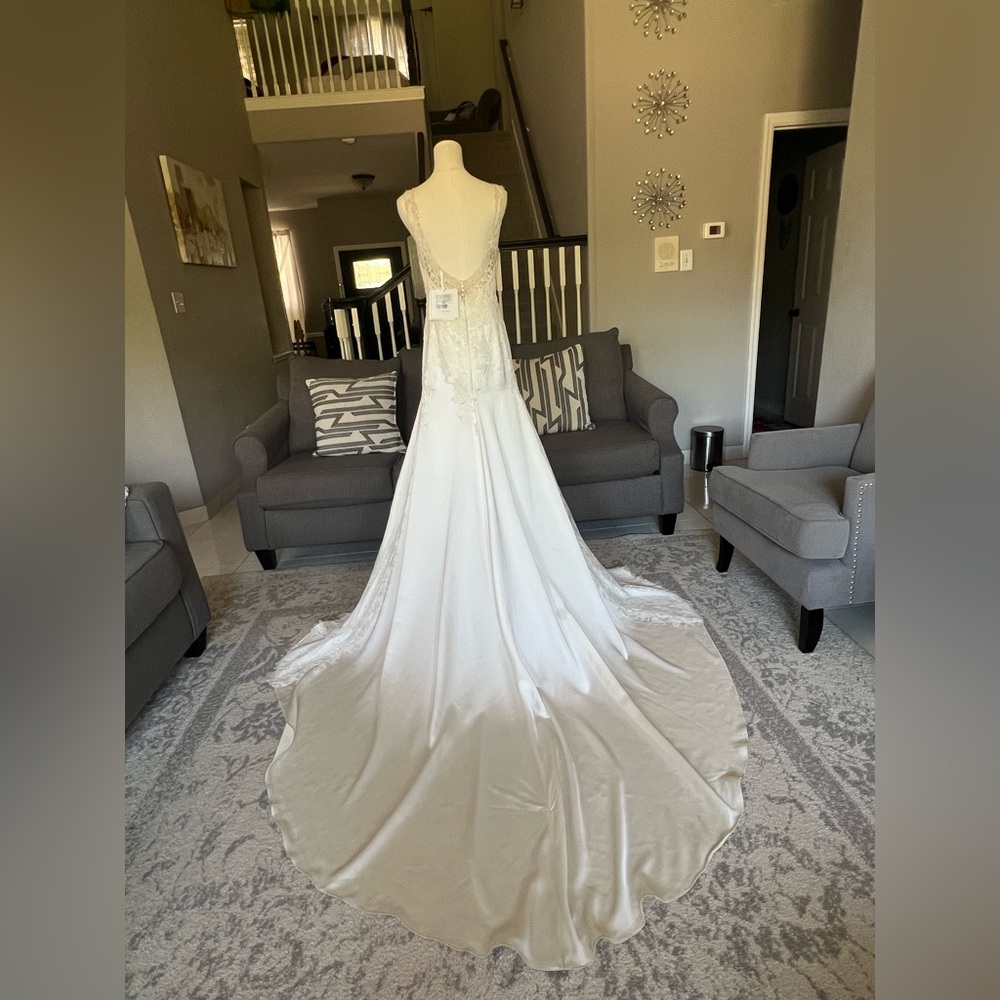 NWT Pronovias Odile Size 10‎ Off-white Wedding Dress - Picture 6 of 8